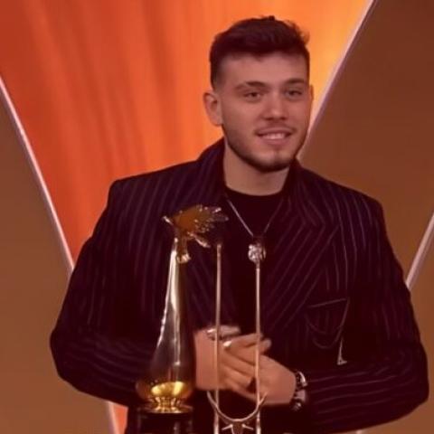 نجوى كرم ومنى واصف يدعمون الشامي