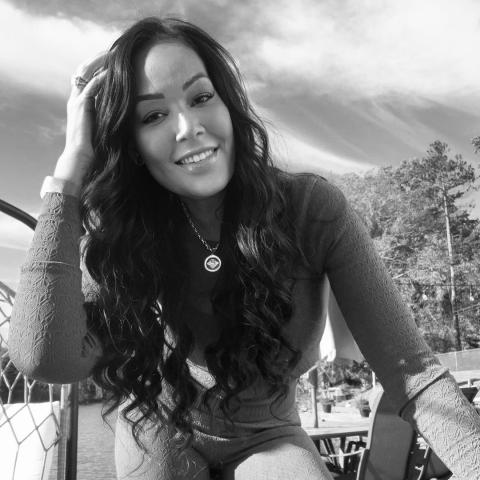 صورة لـ Mila de jesus مؤثرة على السوشيال ميديا  - انستغرام