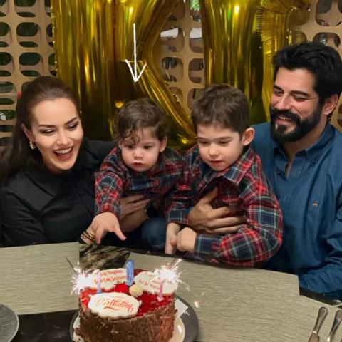 بوراك أوزجيفيت وفهرية أفجان يحتفلان بعيد ميلاد كرم