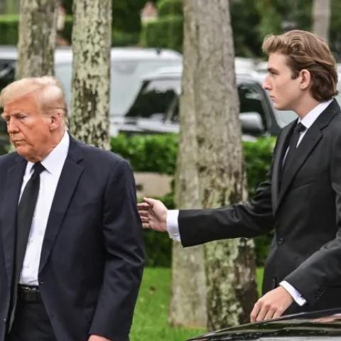 دونالد ترامب وابنه AFP