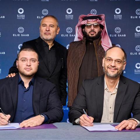 إيلي صعب وإبنه مع المستشار تركي آل الشيخ والرئيس التنفيذي للهيئة فيصل بافرط