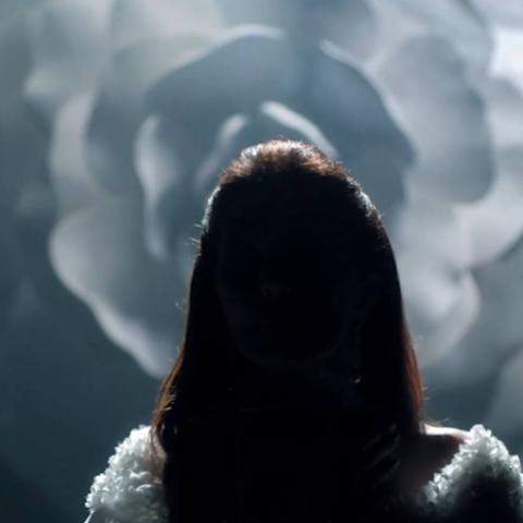 ماجدة الرومي - صورة من برومو بعدني لعبة