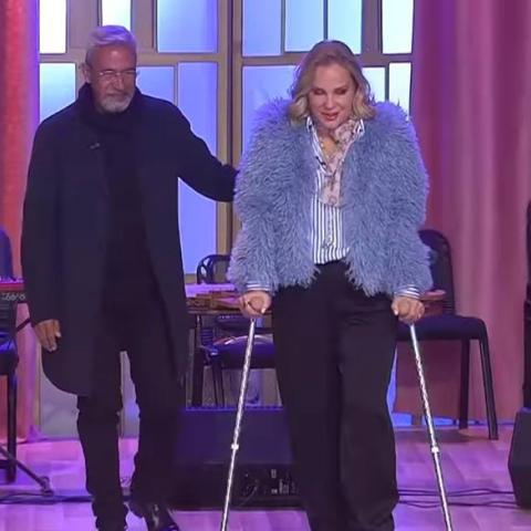 شيرين رضا تظهر بعكاز