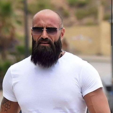 عادل شديد