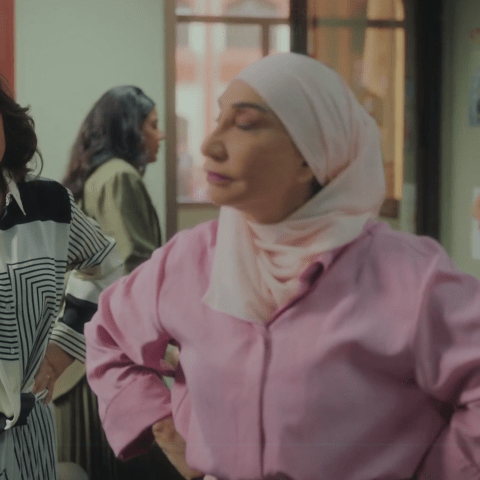 المايك الخطأ زوجة واحدة لا تكفي