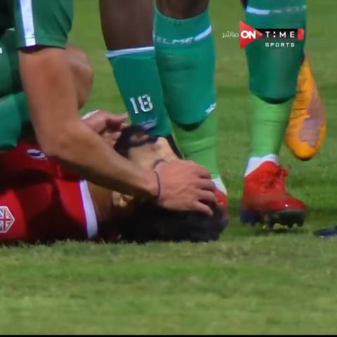 سقوط أحمد رفعت في الملعب