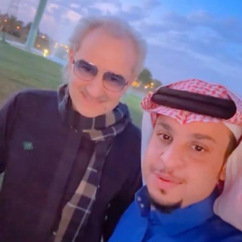 فيصل العيسى والأمير الوليد بن طلال - صورة من فيديو على منصة إكس