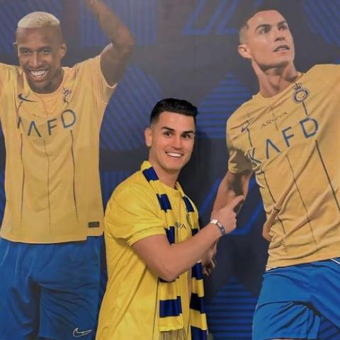 شبيه كريستيانو رونالدو في ملعب النصر