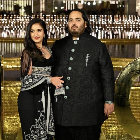 أكثر من 100 مليون دولار تكلفة زفاف اناند أمباني ابن أغنى رجل في آسيا