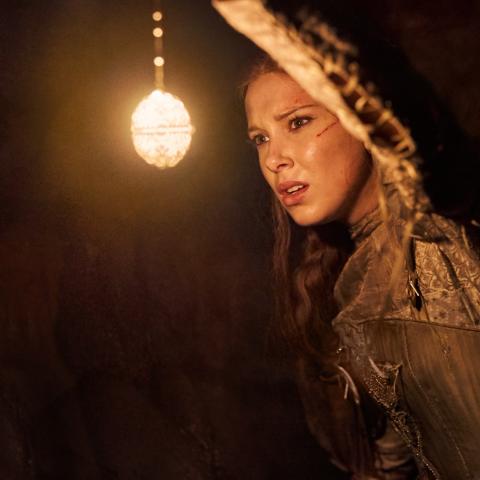 ميلي بوبي براون في فيلم Damsel - صورة من حساب NetflixMENA على إكس