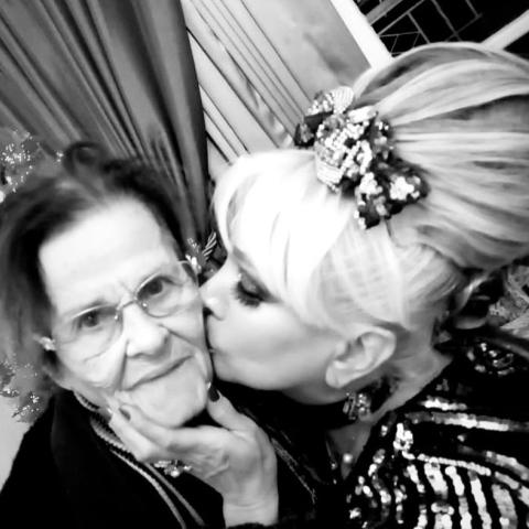 مادونا مع والدتها الراحلة - صورة معدلة