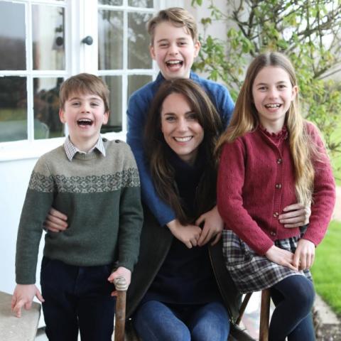 كيت ميدلتون مع أطفالها - صورة من انستقرام