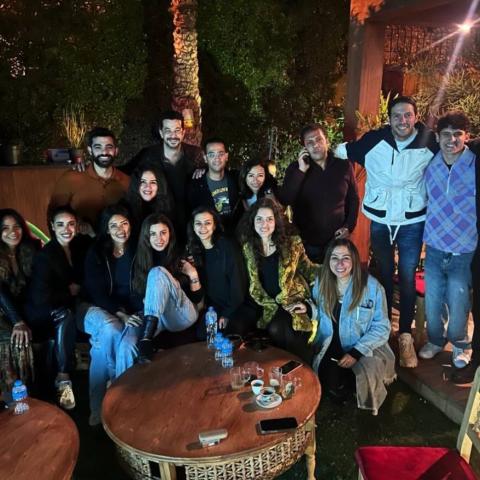 صورة من احتفال نجوم مسلسل كامل العدد في النهاية