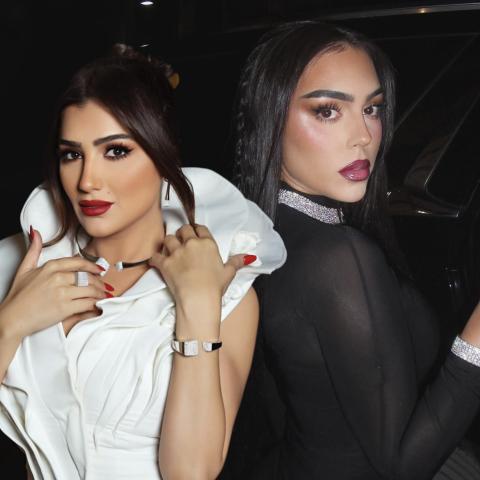 مصمم يجمعهم في الرياض