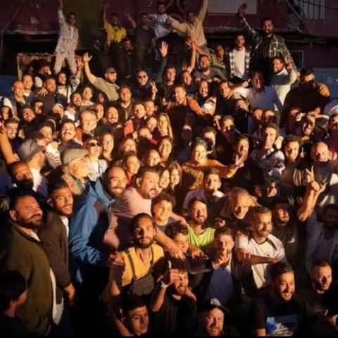 صورة تجمع فريق عمل مسلسل العتاولة في نهاية التصوير