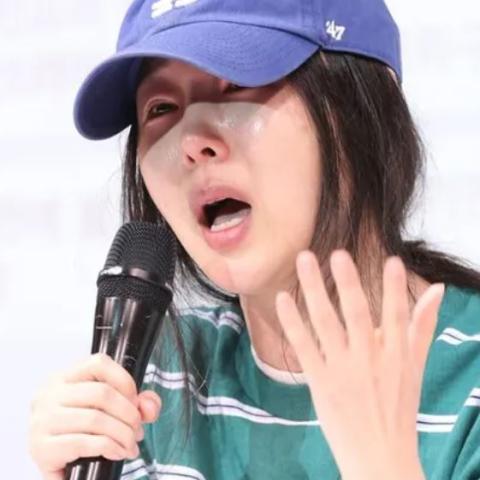 هيجين مديرة أعمال فرقة New Jeans - صورة من إكس