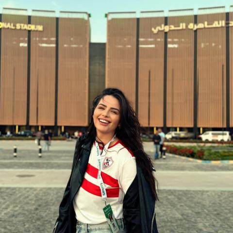 هنادي مهنا أمام الإستاد صورة من فيسبوك