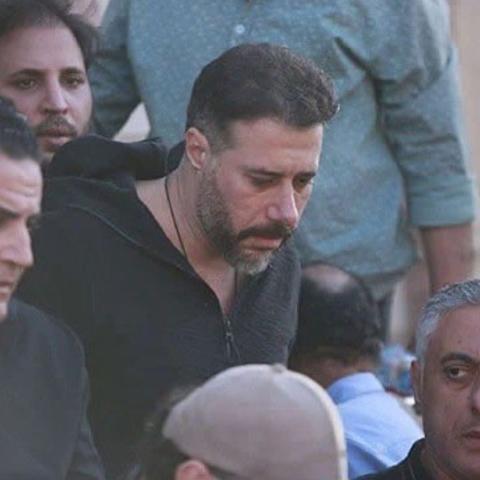 أحمد السعدني في جنازة والده - صور ة معدلة