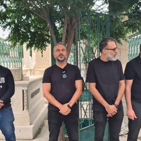 قيس الشيخ نجيب في جنازة والدته الراحلة خديجة عبيد