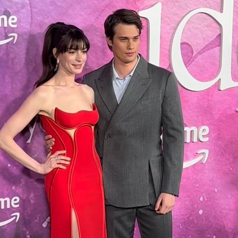 آن هاثاواي ونيكولاس جاليتزين - صورة من فيديو إنستقرام