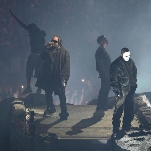 كاني ويست وتاي دولا ساين - تويتر