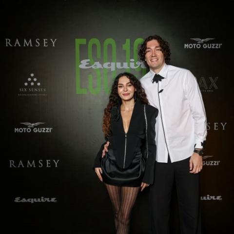 إيبرو شاهين وزوجها جيدي عثمان - صورة من مجلة Esquire Türkiye