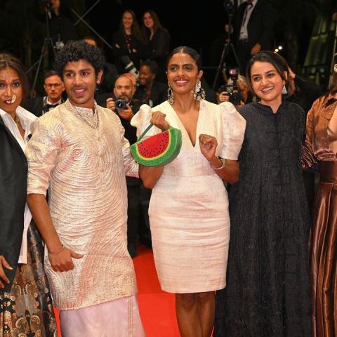 كاني كوسراتي مع فريق عمل All We Imagine - صور  من حساب مهرجان كان على انستقرام