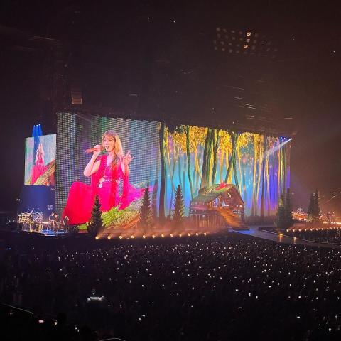 تايلور سويفت من باريس - صورة من انستقرام Soraya Jaber