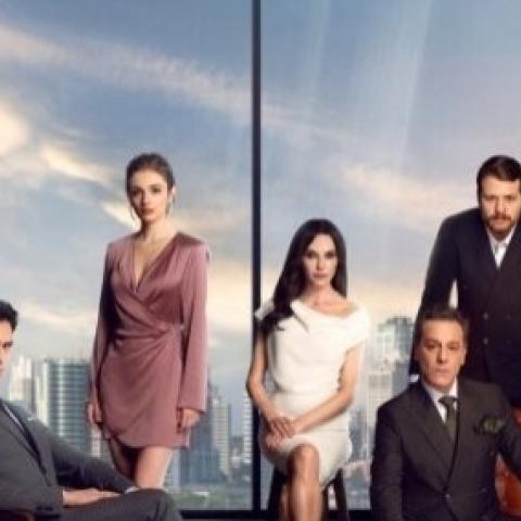 من بوستر  مسلسل حجرة ورقة مقص  - صورة معدلة