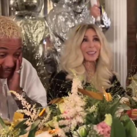 شير من احتفالها بعيد ميلادها في كان الفرنسية - صورة معدلة