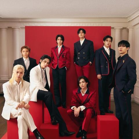 فرقة ستراي كيدز - إنستغرام تومي هيلفيغر