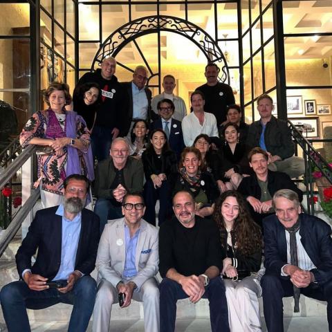 الأمير علي بن الحسين مع طاقم  فيلم &quot;كل ما قبلك&quot; - إنستغرام