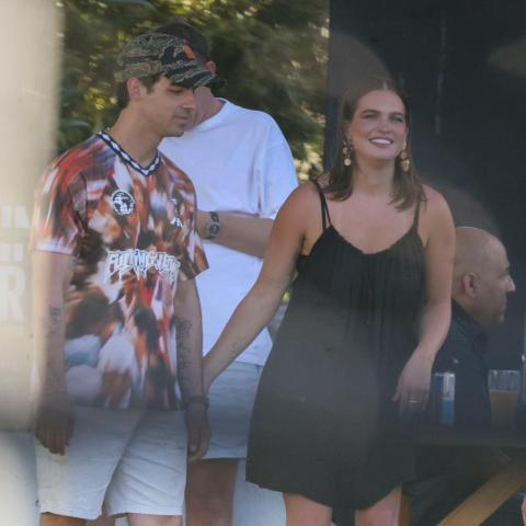 جو جوناس و ستورمي بري - إكس