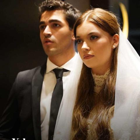 عفراء أوغلو و مارت رمضان ديمير - صورة من حساب Yalı Çapkını على فيسبوك