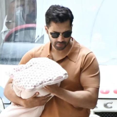 فارون دهاوان مع إبنته - إكس