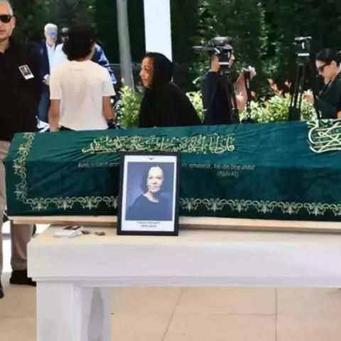 من جنازة فاطة قرنفل - صورة من موقع cnnturk على الأنترنت