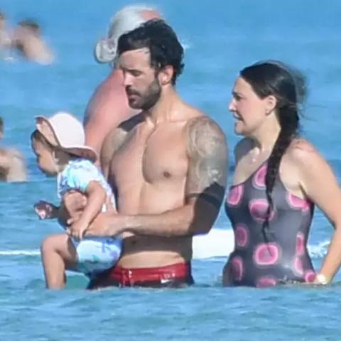 باريش أردوتش مع زوجته وابنته - صورة متداواة من إكس