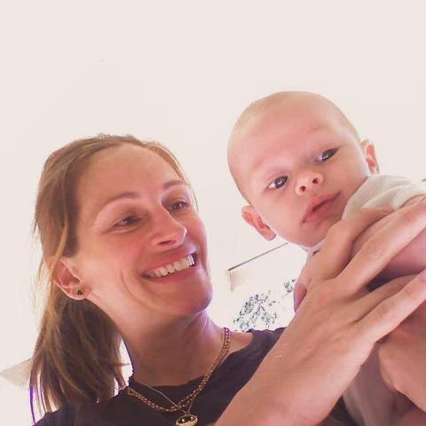 جوليا روبرتس وإبنها هنري - إنستغرام