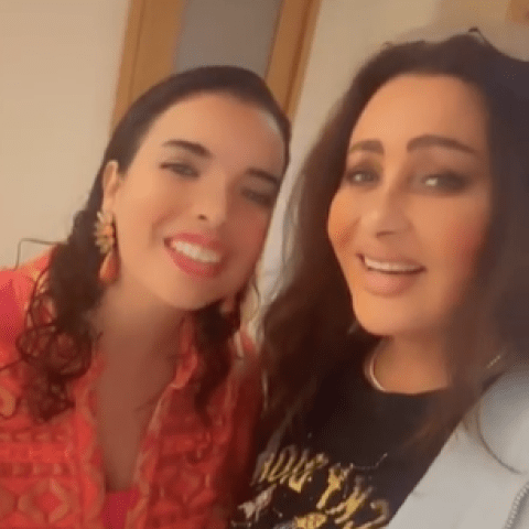 لطيفة و إنديلا - صورة  معدلة من السوشيال ميديا