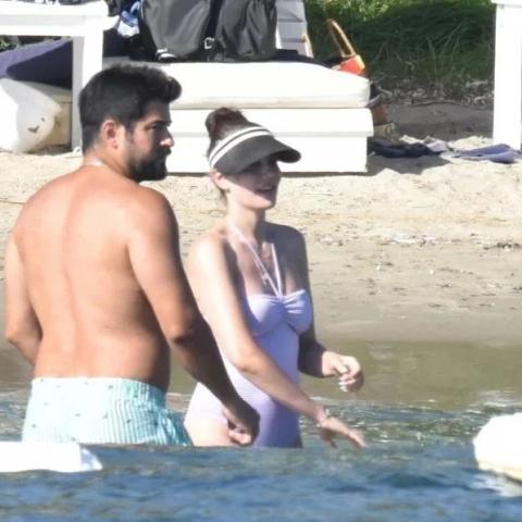 بوراك أوزجيفيت و فهرية أفجان - صورة متداولة من إكس