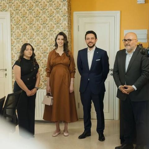 الأمير الحسين بن عبد الله الثاني و الأميرة رجوة - صورة من إكس