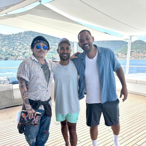 أحمد سعد يتوسط ويل سميث و جوني ديب - صورة من انستقرام