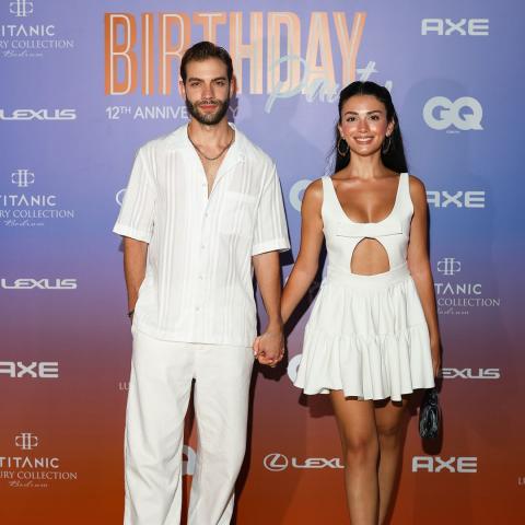 أوزغي ياغيز و بوراك بيركاي اكغول -صورة من حساب مجلة GQ Türkiye