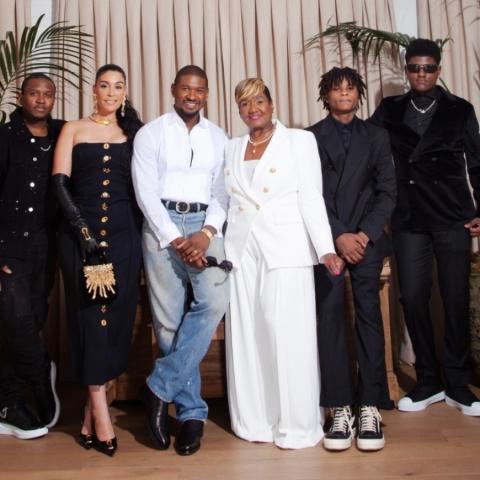 عائلة آىشر - صورة من ستوي حساب Usher على انستقرام