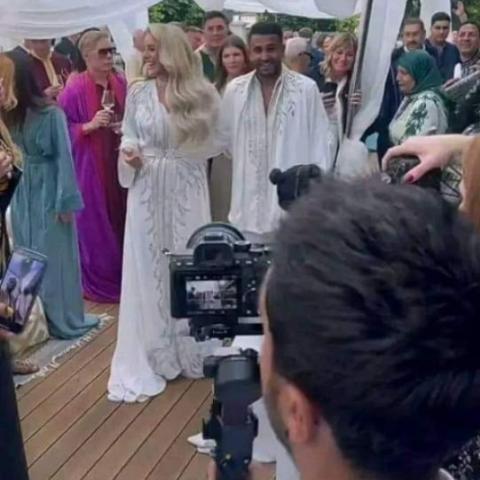 زواج رياض محرز و تايلور وارد على الطريقة الجزائرية