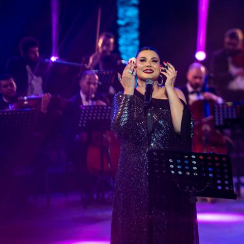 رنين الشعار - صورة من حفلها في مهرجان الحمامات الدولية
