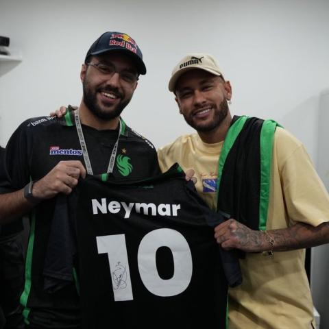 نيمار و مساعد الدوسري – صورة من إكس