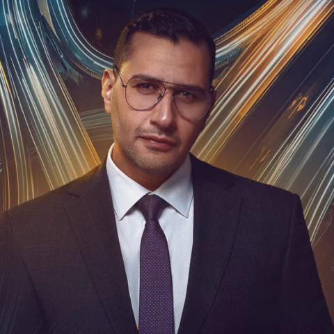 علي الطيب في مفترق طرق