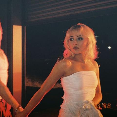 سابرينا كاربنتر  و باري كيوغان - صورة من حساب باري بانستقرام