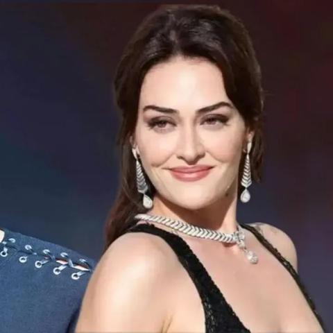 إسراء بيلجيتش  و فاروق صابانجيان - صورة من السوشيال ميديا